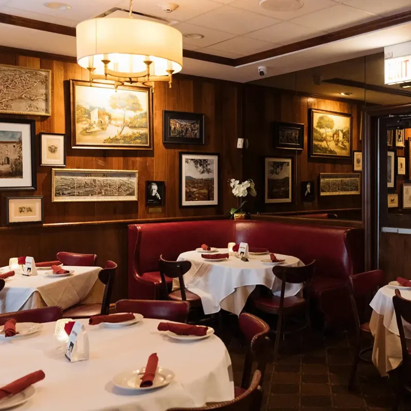 Gene & Georgetti - Old-School Steakhouse Charm