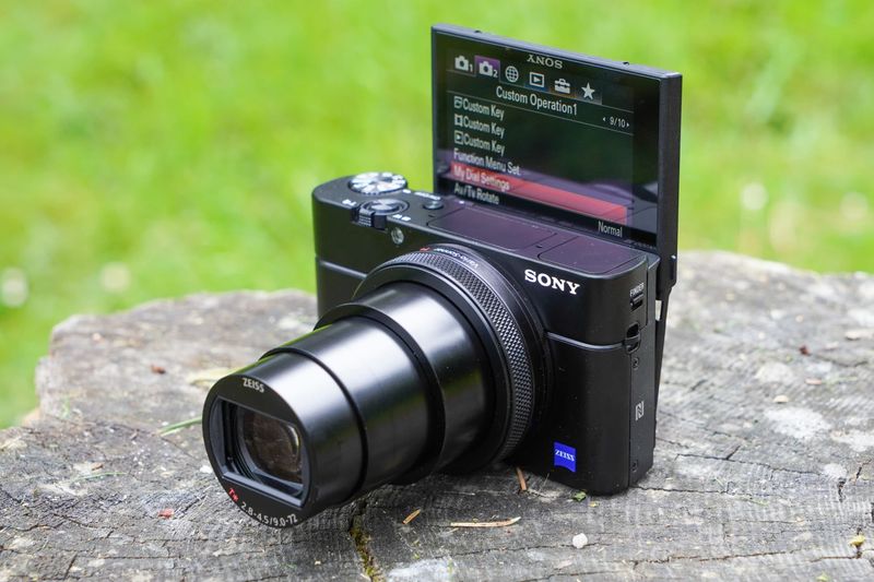 Sony RX100 VII — the premium pocket zoom