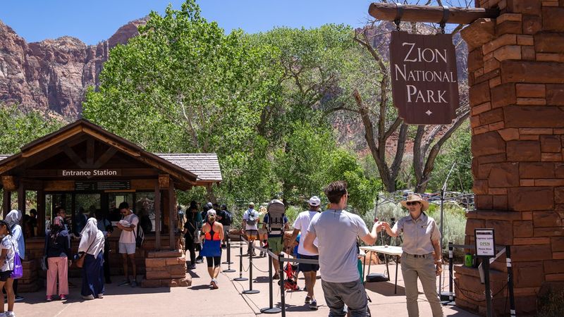 Time park visits for free-entrance days