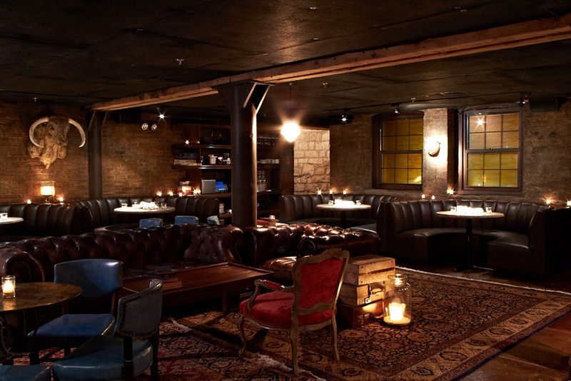 Bavette's Steakhouse: Romantic Speakeasy