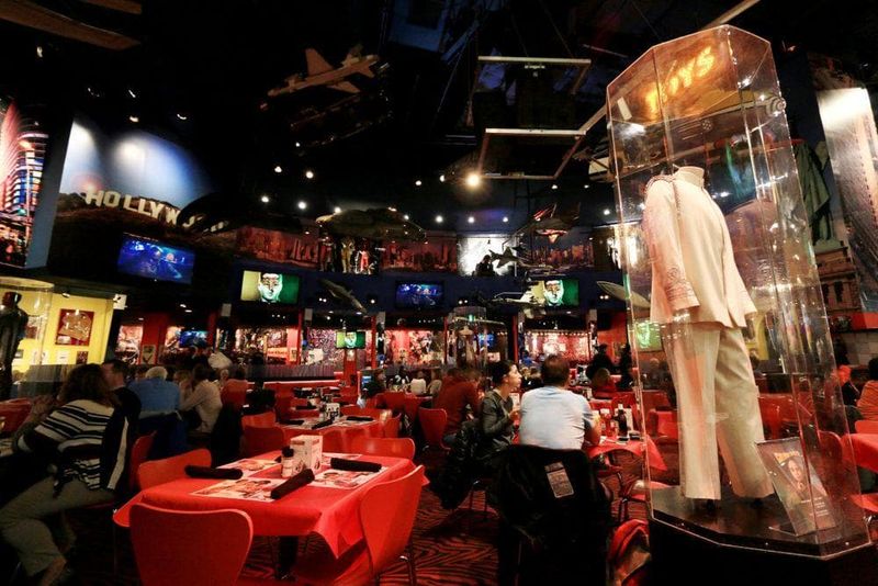 Planet Hollywood: Dining Among Movie Stars (Sort Of)