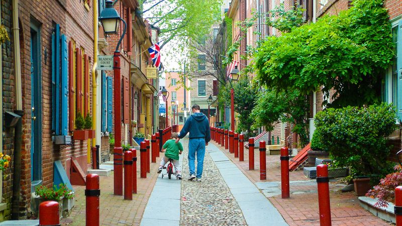 Stroll Old City to Elfreth's Alley