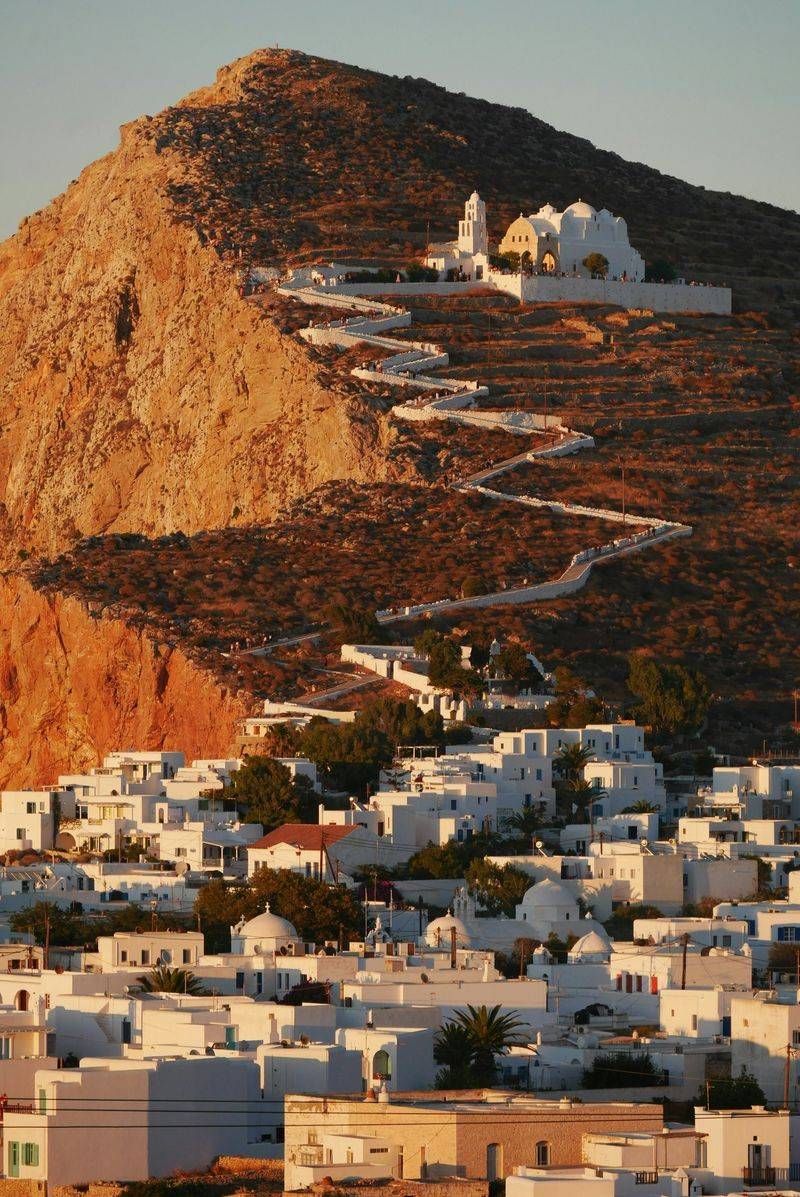 Folegandros: Cliff-Top Serenity Beyond the Crowds