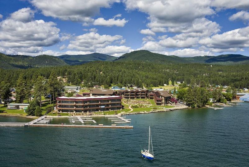 Lakeside — Tiny Town, Big Views, Simple Swim Access