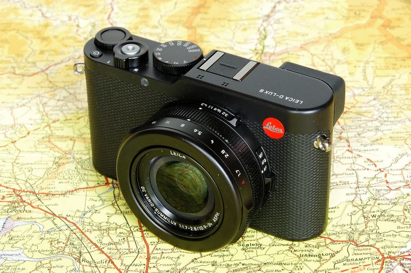 Leica D-Lux 8 — low-light friendly compact with EVF