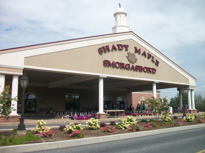 Shady Maple Smorgasbord Café – East Earl