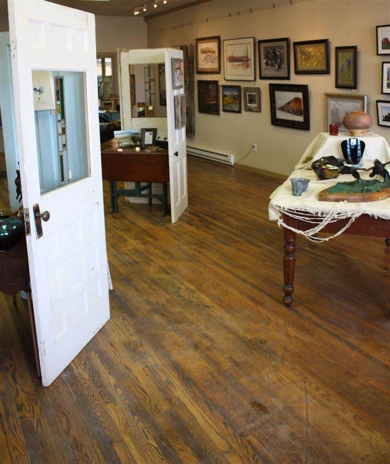 Local Artists and Western Crafts