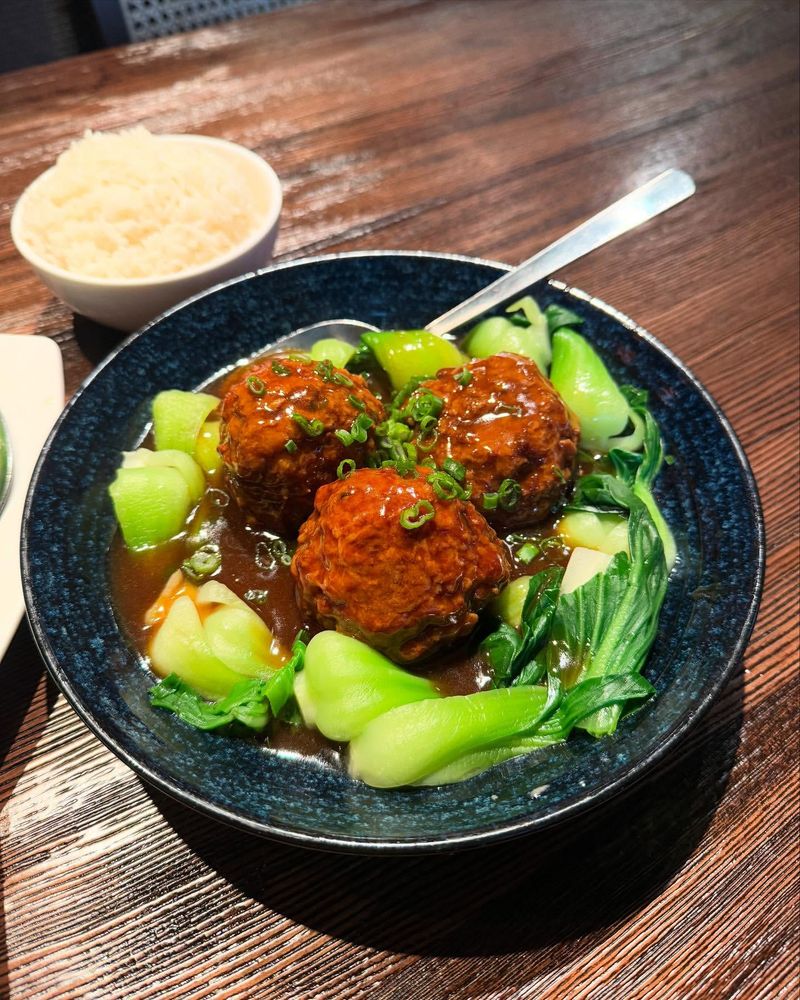 Shanghai 21's Giant Lion's Head Meatballs