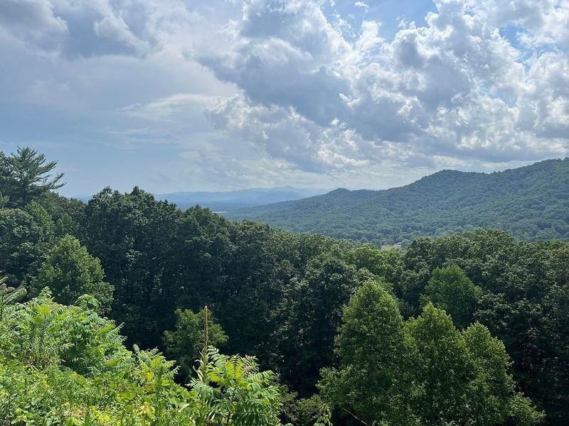 Haw Creek Valley Overlook (MP 380)