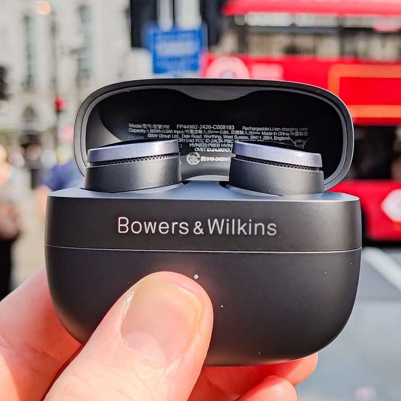 Bowers & Wilkins Pi8 — luxury sound plus a
