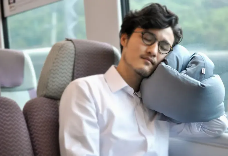Huzi Design Infinity Pillow