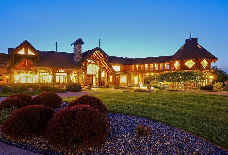 Yellowhawk Sparkling Winery & Resort - Sparkling House with Lodging On-Site