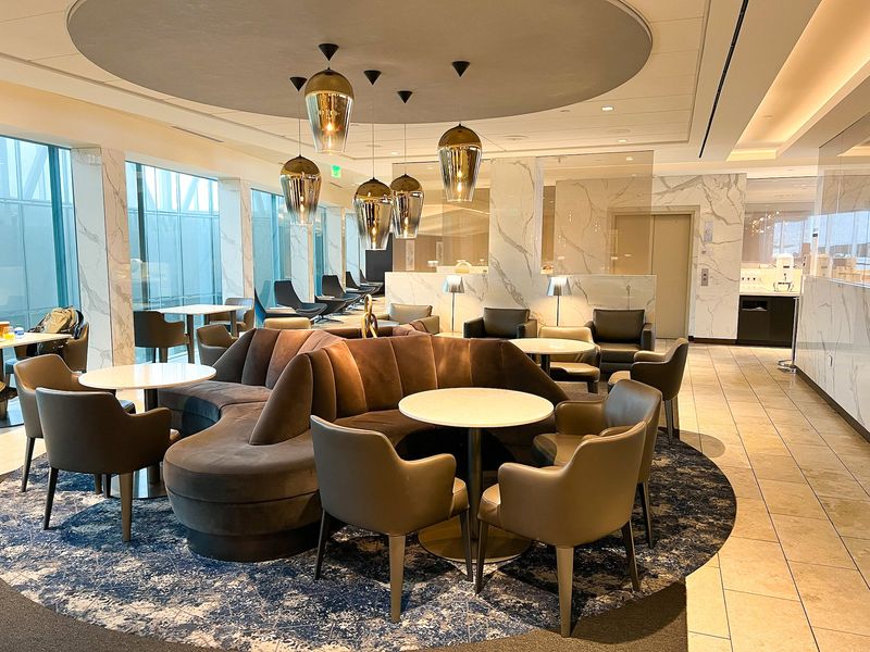 United Polaris Lounge