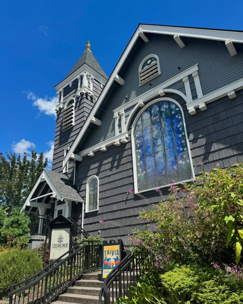Steeplejack Brewing – Open (dog-friendly indoor/outdoor space)