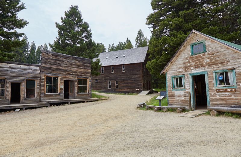 Kelly's Saloon: Heart of the Community
