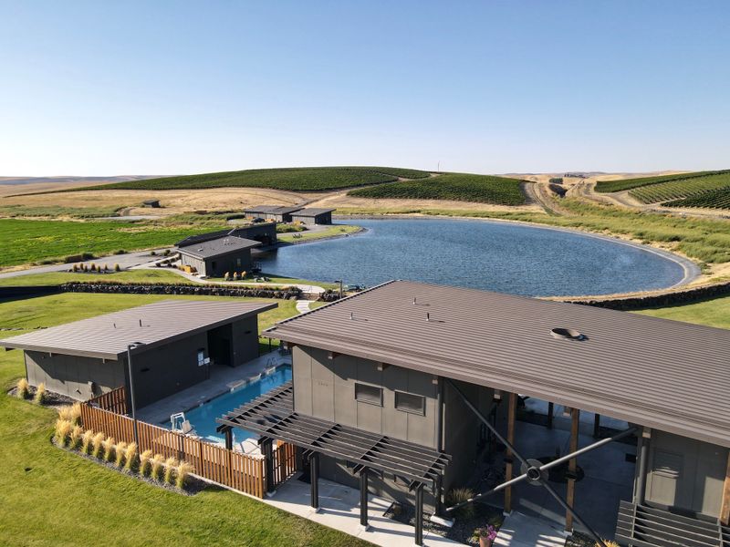 Eritage Resort - Views, Lake, and Quick Hop to Town