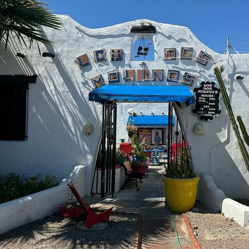 Los Dos Molinos