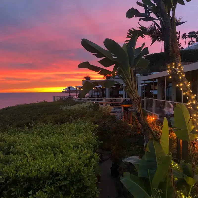 Geoffrey's Malibu: Cliffside Elegance