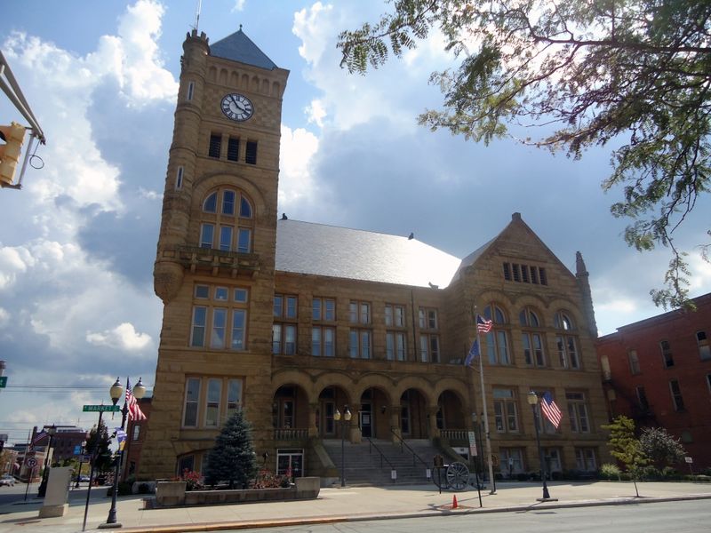 Bluffton, Indiana – The Courthouse Square Gem