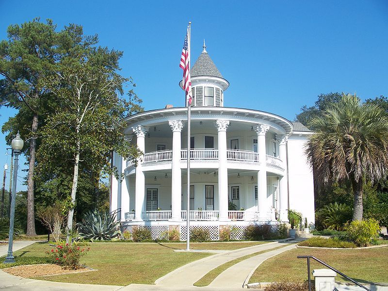 Architectural Treasures: Historic Downtown District