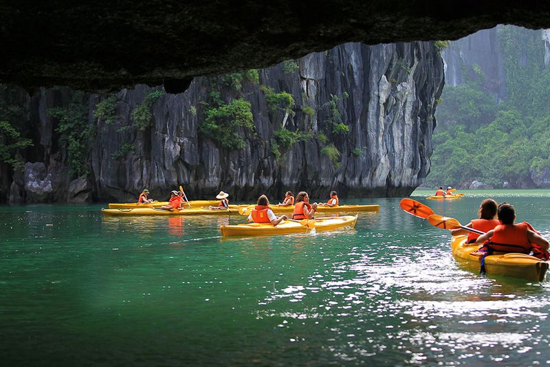 Kayak Ha Long Bay, Vietnam