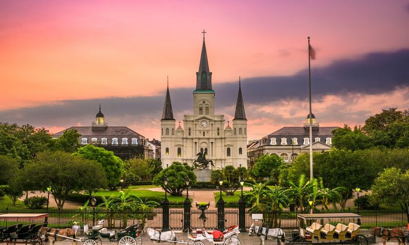 Jackson Square + peek inside St. Louis Cathedral