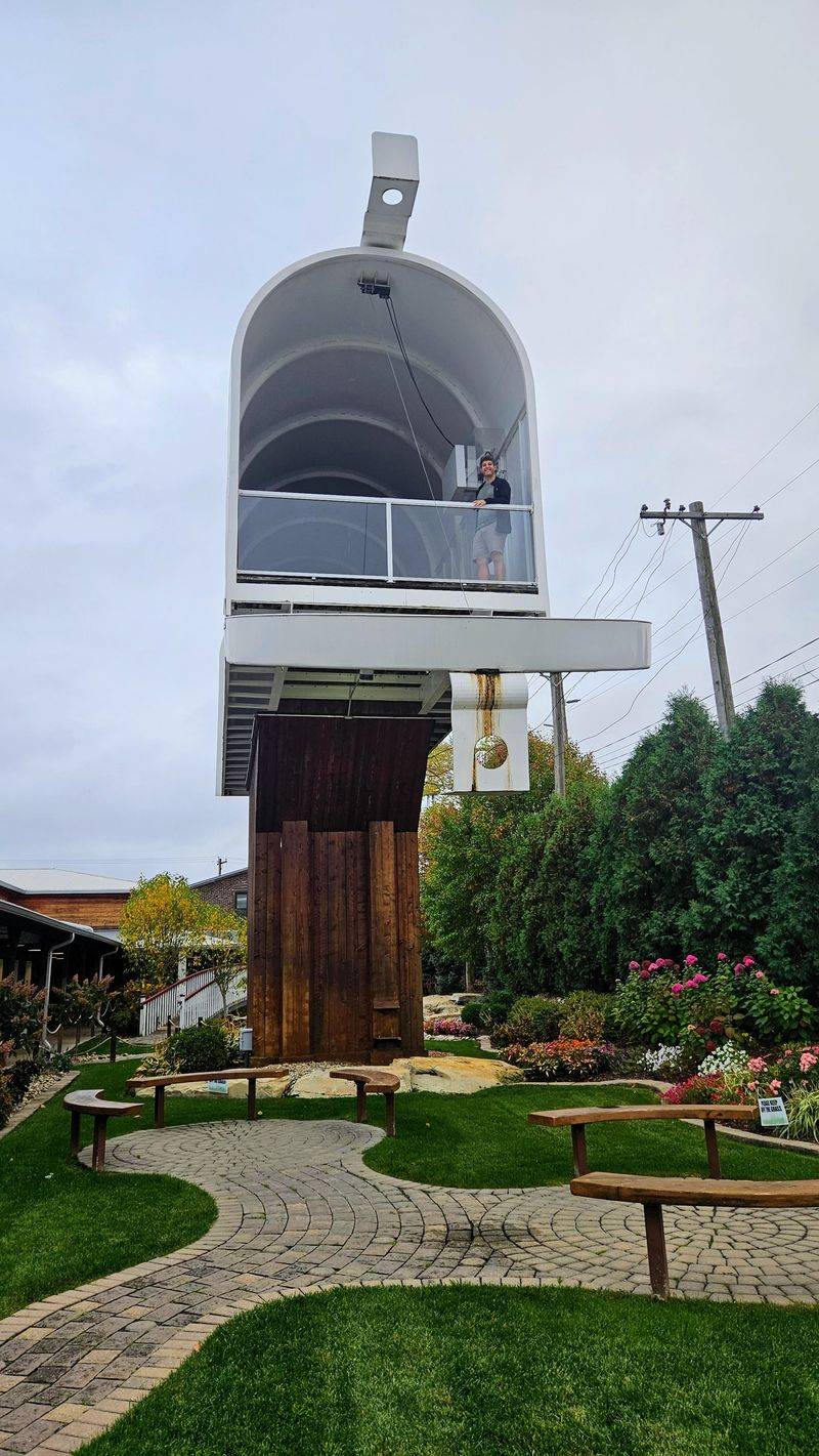 World’s Largest Mailbox, Pitchfork & More
