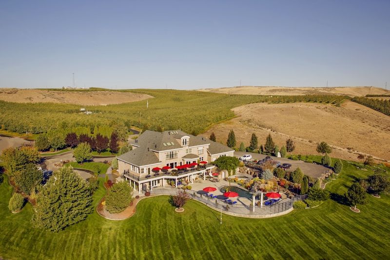 Cameo Heights Mansion - Romantic Retreat Within the Wine Radius