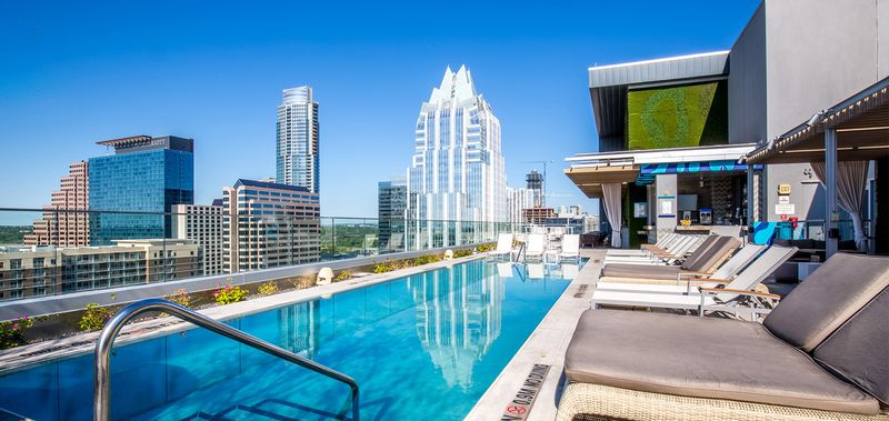 Azul Rooftop: Sophisticated Sky-High Oasis