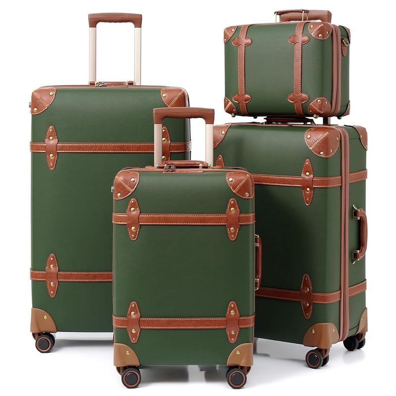Hard-Shell Suitcases with Keys