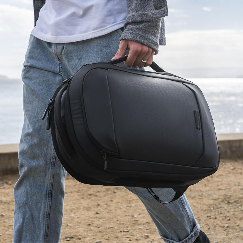 Nomatic Navigator Backpack (15L–21L Expandable)
