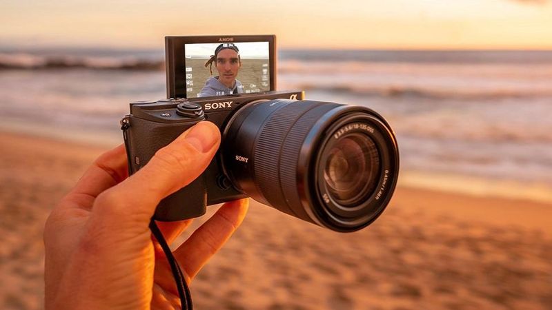 Mirrorless Camera with Flip Screen