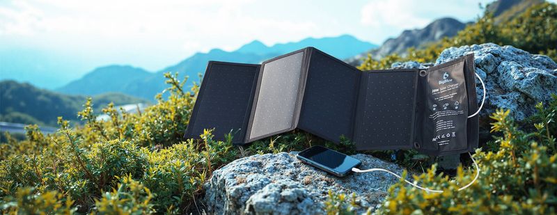 BigBlue SolarPowa 28 (28W USB folding panel)