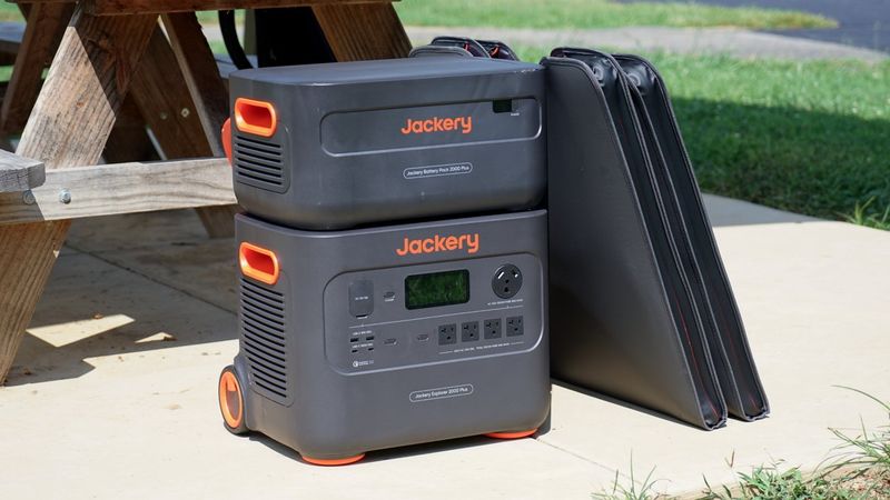 Jackery Explorer Solar Generator 2000 Plus