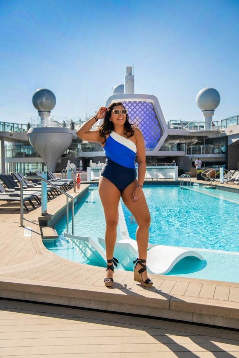 Swimwear capsule: 2 suits + quick-dry cover-up