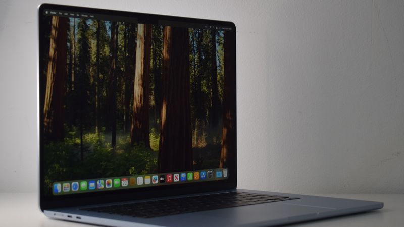 Apple MacBook Air (M4): Efficiency Champion