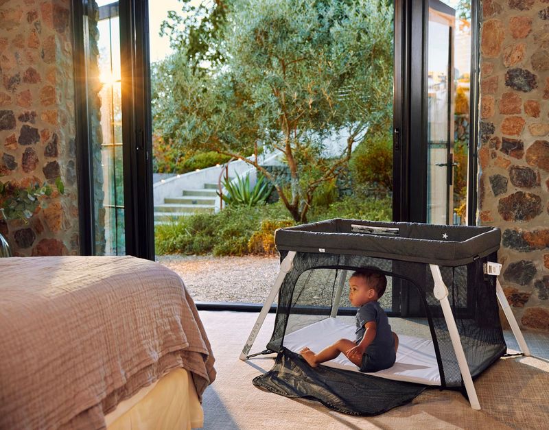 Guava Family Lotus Travel Crib