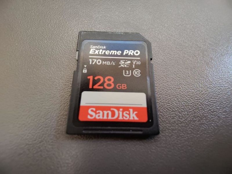 SanDisk Extreme PRO SDXC UHS-I (V30, up to 200MB/s read) — dependable, fast cards