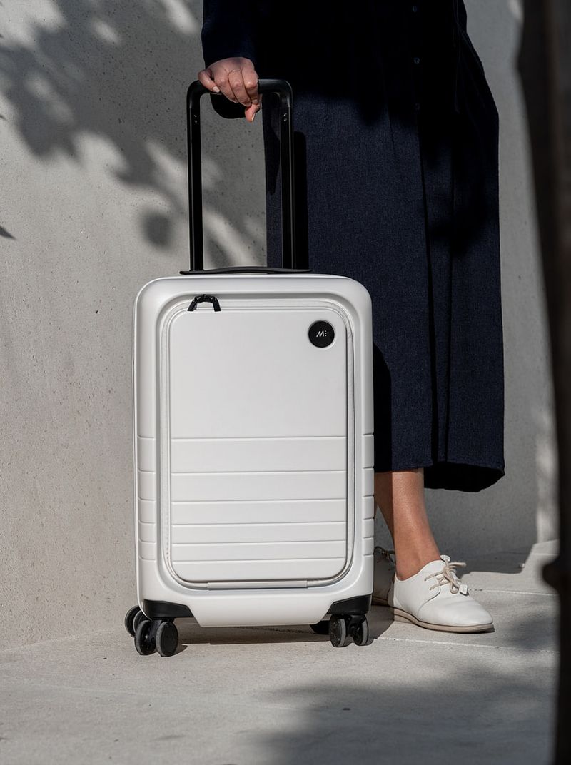 Monos Carry-On
