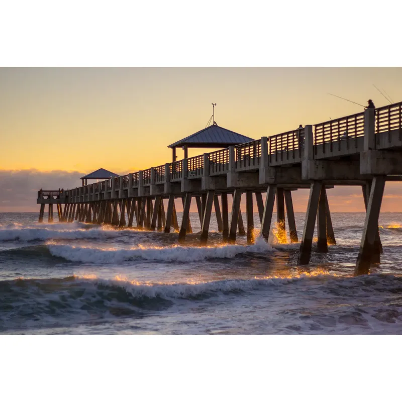 Juno Beach Pier (a classic stroll—and a cast)