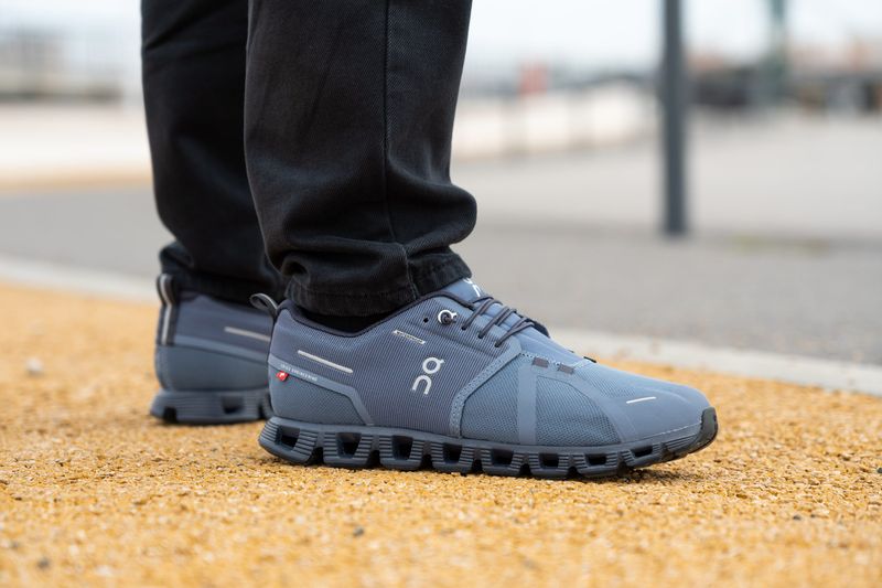 On Cloud 5 Waterproof Sneakers