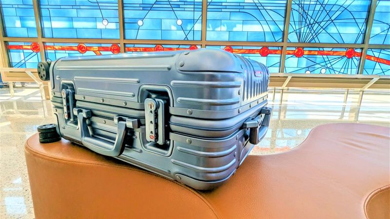RIMOWA Original Cabin — Iconic aluminum, ultra-precise roll