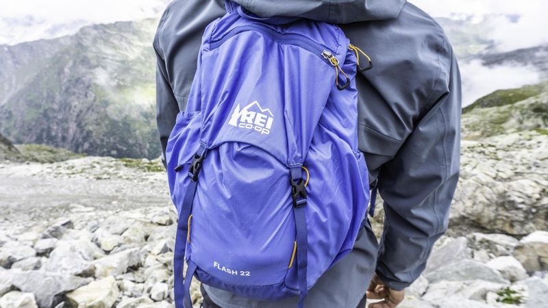 REI Co-op Flash 22