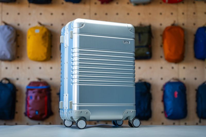 Arlo Skye Frame Carry-On Max (Aluminum Edition) — Zipper-less security + removable charger