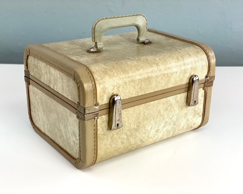 Royal Traveler Elegant Case