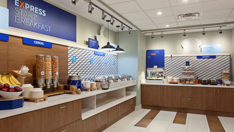 Holiday Inn Express (IHG)