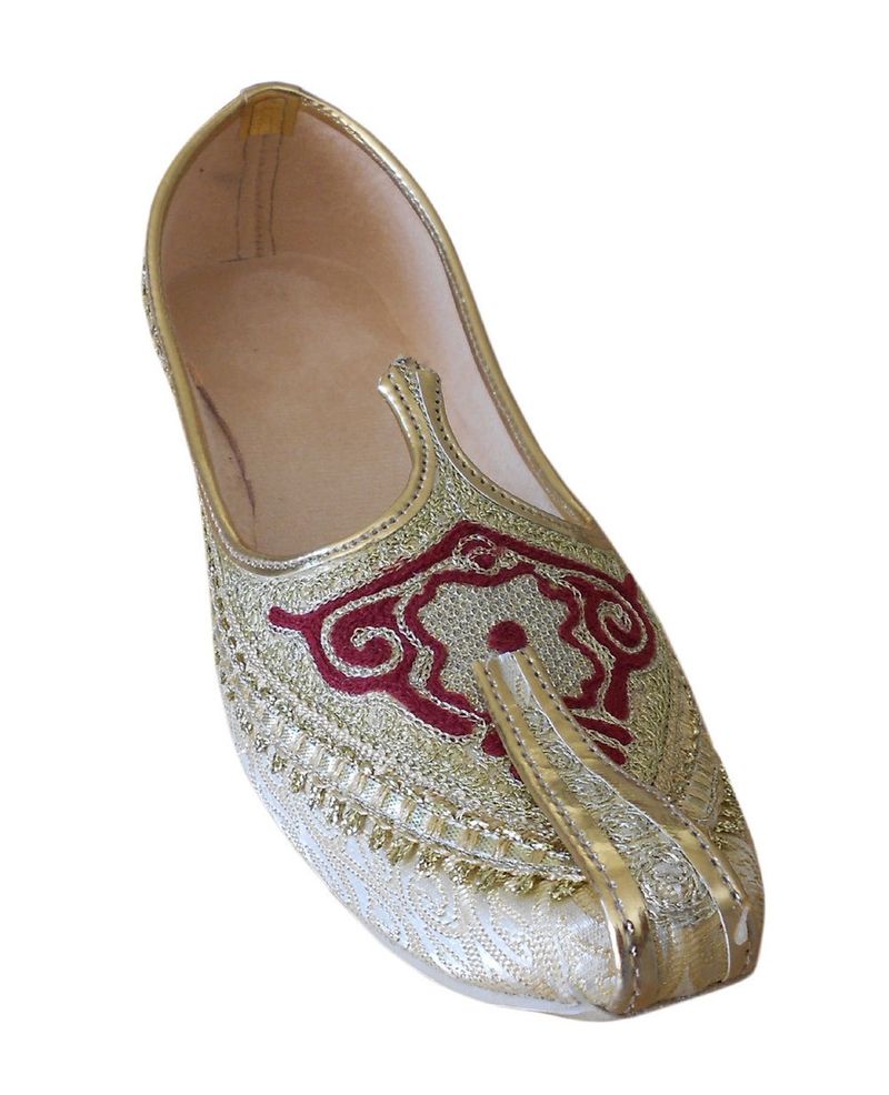 Pointy Mojari in India