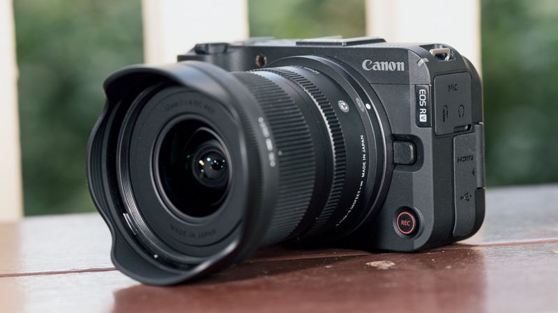 Canon EOS R50 V: Vertical Shooting Specialist