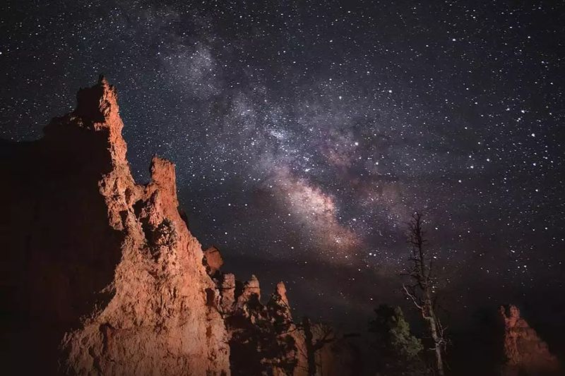 Bryce Canyon National Park, Utah (hoodoos under the Milky Way)