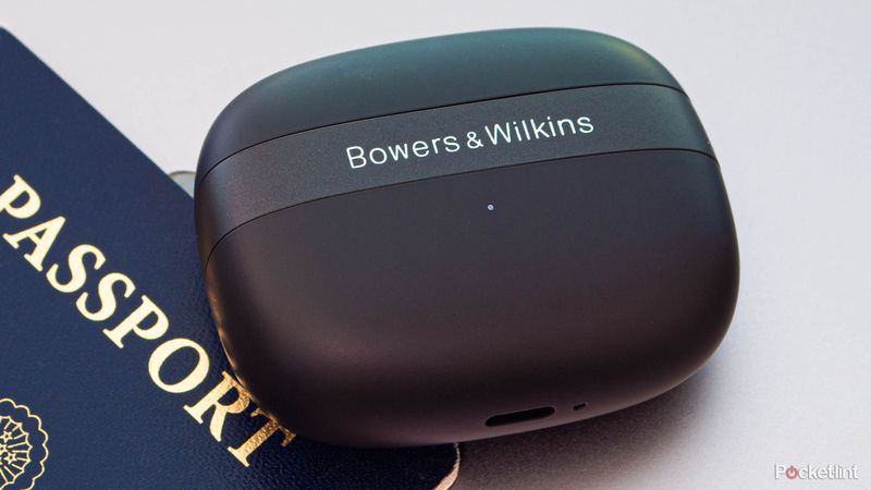 Bowers & Wilkins Pi8: Audiophile's Travel Companion
